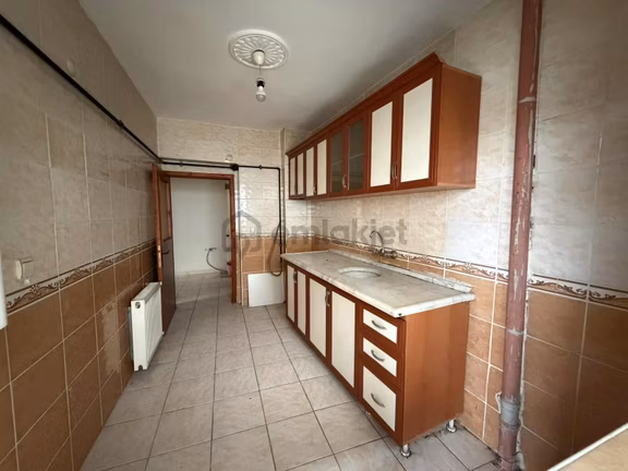 K.karabekir Mh'de 2+1 Orta Kat Trene Caddeye Yakın Kiralık 1
