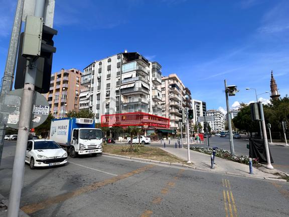 Karşıyaka Ordu Bulvarında Büyük Teraslı 3+1 Daire 1