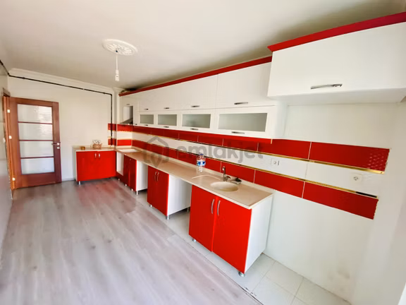 Seğmenler 3+1 Geniş 3.kat İskanlı Yalıtımlı Boş Satılık Daire 1