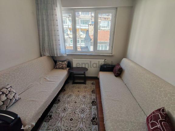 Barış Gayrimenkul'den Eşrefiler Cadde Üzerinde 2+1 Daire. 2