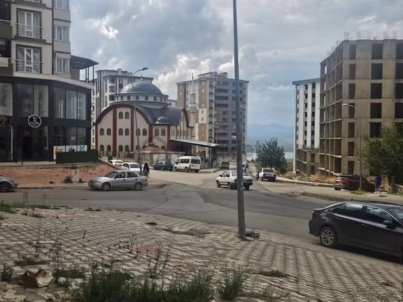 Yeni Rota Emlaktan Geniş Cephe Toplam 210m2 Kiralık İş Yeri 1