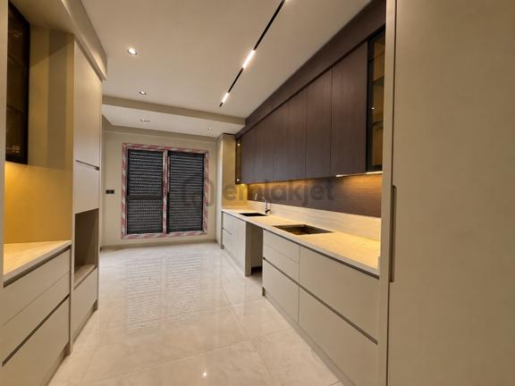 Demirler'den Ebv.banyolu Cam Balkonlu Siteiçi 3+1 Satılık Daire 1