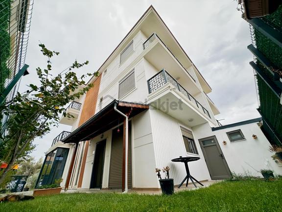 Kostak Gayrimenkul'den Akçayda Eşsiz Manzaralı Bahçeli 4+1 Villa 1