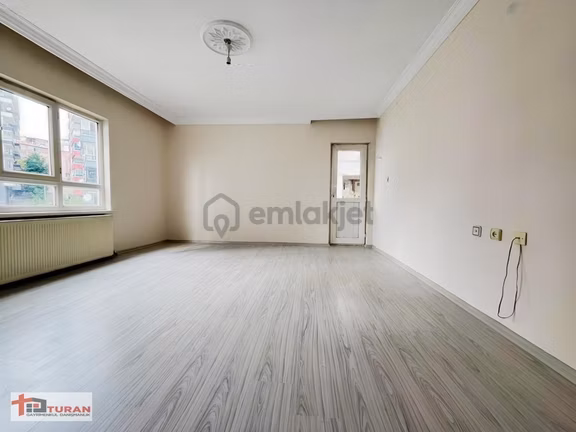 Fulla Mağazası Yakını -ara Katta- Oturuma Hazır Boş 2+1 Daire 2
