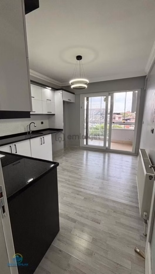Orçun Emlak'tan Kaymakamlık Caddesinde Kiralık 2+1 Daire 2
