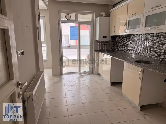 Toprak Emlaktan Şirintepe Mh.de Pazar Sokağı Yakını Kiralık 3+1 2