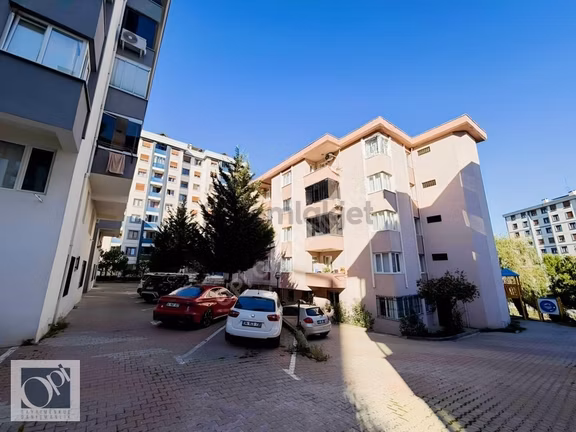 Marmara Hastanesi Karşısında Kiralık 4+1 Daire 1