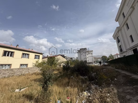 İkinisan Caddesi Yanı Satılık 660 M² Arsa 2