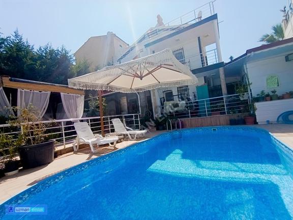 Karaova'da Site İçinde Müstakil Havuzlu 4+1 Satılık Villa 1
