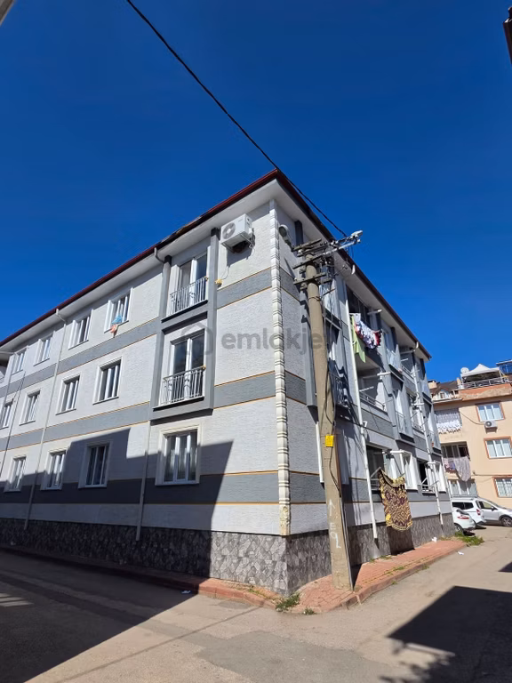 İnegöl Mesudiye Mahallesi'nde Kiralık Ara Kat Yeni Daire 1