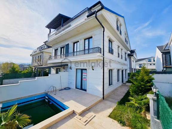 Deniz'den 3+2 Müstakil Havuzlu, Ayrı Mutfaklı Denize Yakın Villa 1