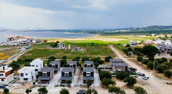 Realiva'dan Şakranda Denize Yürüme Mesafesinde Satılık Villa 1