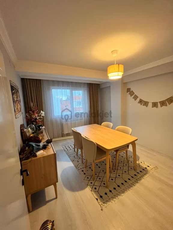 Esentepe Mahallesinde Eğitimciler Caddesinde Cuma Pazarı Yakını Satılık 5+1 Dublex Daire 2