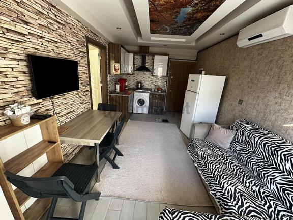 Zeytinköy Cerrah Hastane Yakını 1+1 Asansörlü Ön Cephe Balkonlu 1
