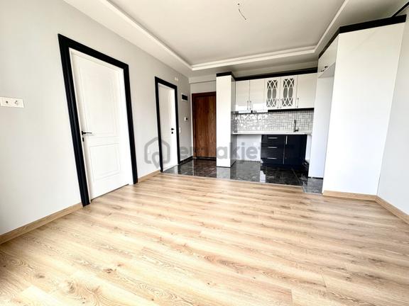 Han Emlak'tan Denize 250 M Mesafede Site İçi 1+1 Kiralık Daire 2