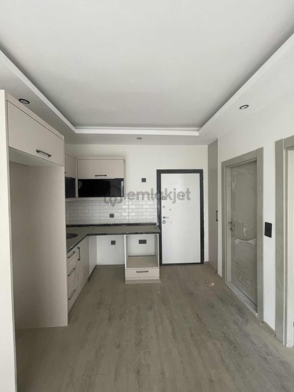 Gultepe'de 2 Bloklu Sıtede Azkatlı Balkonlu Lux 1+1 1