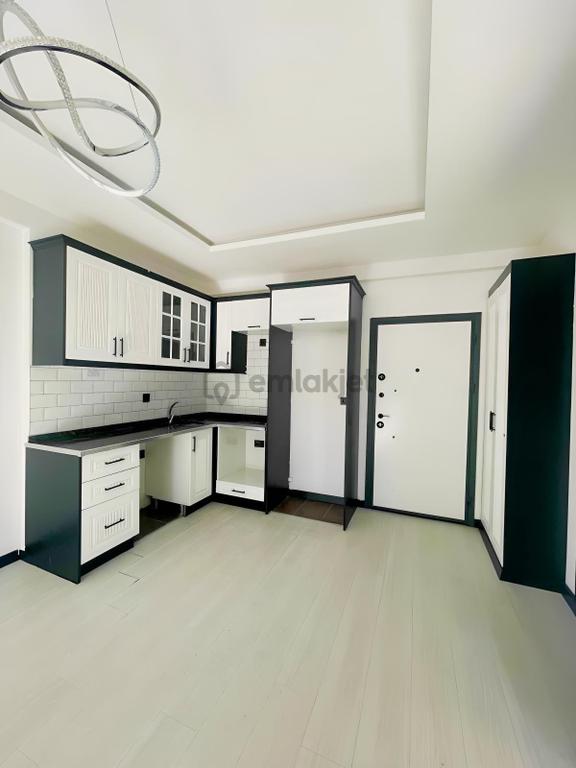 Gültepe`de~1+1~caddeye~yakın~site~içerisi~kiralık~daire~ 1