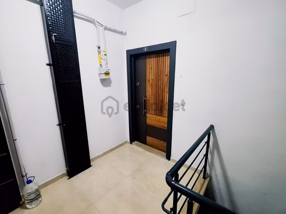 Karasu Aziziyede Kiralık 2+1 Merkezi Konumda Açık Cephe Havuzlu 2