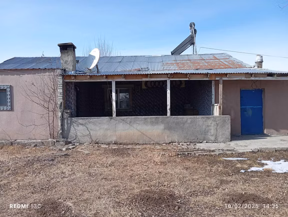 Nova Kars Emlak'tan Üniversitenin Dibinde 500 Metre² Arsa Ve Ev 2