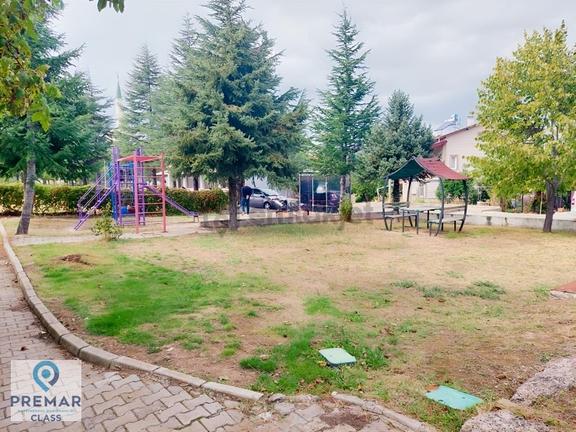 Karakuyu Mahallesi'nde Satılık 300 M²arsa İçinde 5+1 Geniş Villa 2