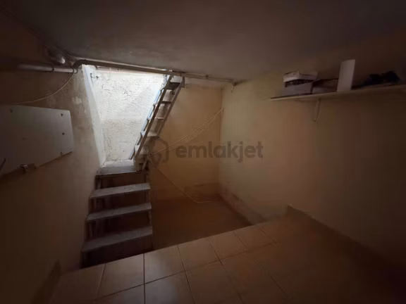 Remax Mıd Ofısınden Çarşı Da Devren Kıralık Erkek Kuaförü 1