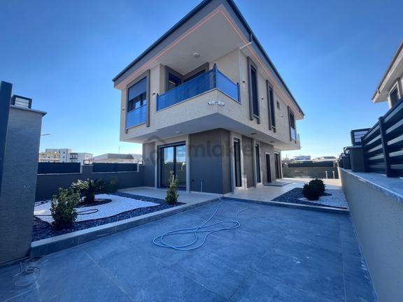 Hısar Mah. 4+1 Ayrı Mutfak 2 Adet Villa 1