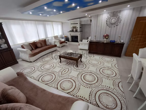 Gebze Barış Mahallesinde Geniş Aileler İçin İdeal Satılık 5+2 Daire 1