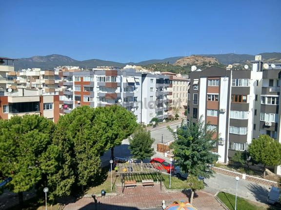 Söke Atatürk Mahallesi'nde Geniş Teraslı Kiralık 3+1 Daire 1