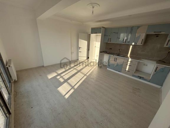 Onmax Bahçelievler'de Satılık 2+1 Ebeveyn Banyolu Daire 2
