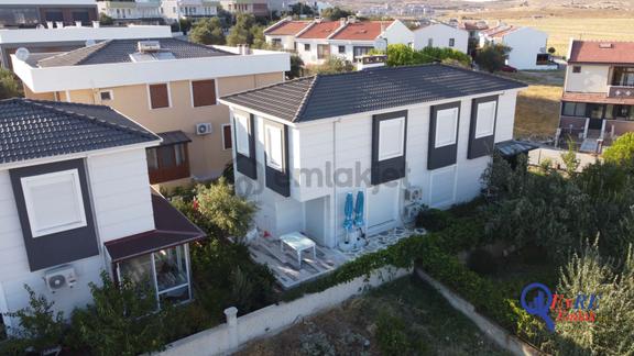 Evre Emlaktan Plaja Ve Marketlere Yakın 3+1 Üç Cephe Bahçe Villa 1