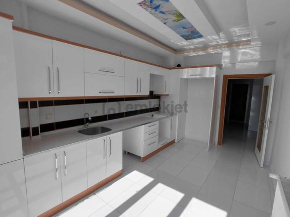 Özhan'dan Göztepe Mahallesin'de 3+1 Kiralık Lüx Daire 1
