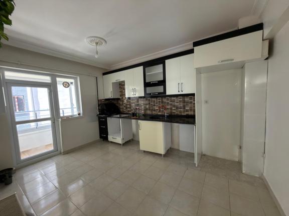 Ümitova Caddesinde Asansörlü Güney Doğu Cephe 4+1 1