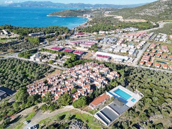 Kuşadası Bayraklıdedede Sitesinde 4+1,çift Cepheli Villa 1