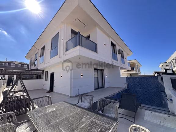 Didim Efeler'de 3+1 Sıfır Eşyalı,özel Havuzlu Villa 1