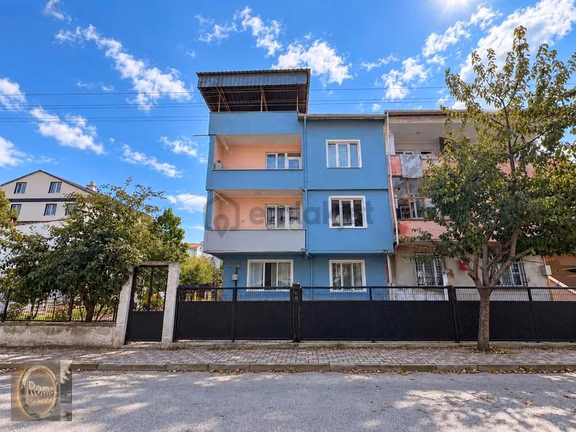 Roma' Dan Akhisar Mahallesi' Nde Satılık Daire 1