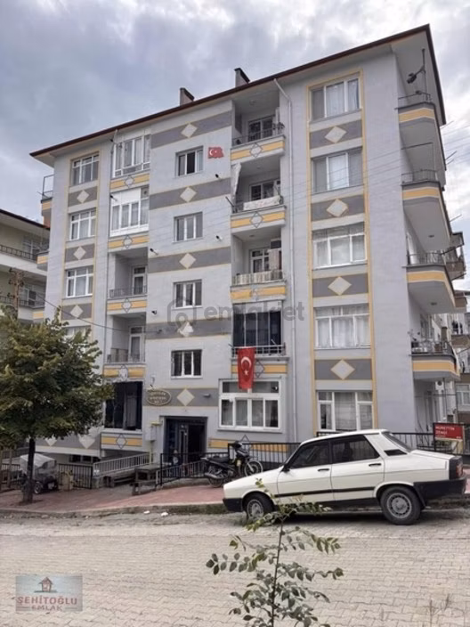 Çamlıca Mahallesi 3+1 Satılık 130 M2 Daire 2