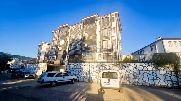 Cide İlkim Emlak'tan Çarşı Merkezde Satılık 3+1 2