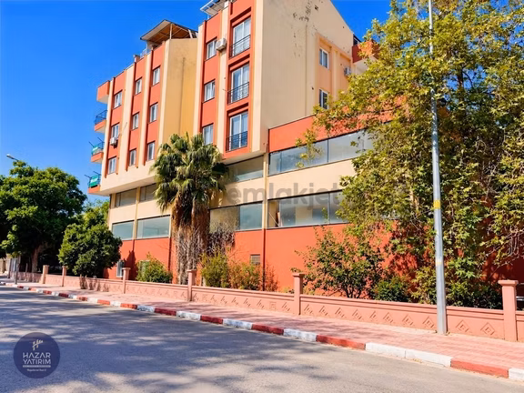 Meydanda 770 M² Bahçe Kullanımlı Kiralık İşyeri 1