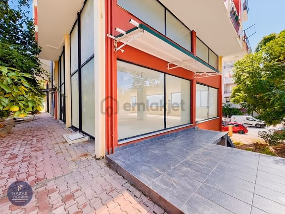 Meydanda 770 M² Bahçe Kullanımlı Kiralık İşyeri 2