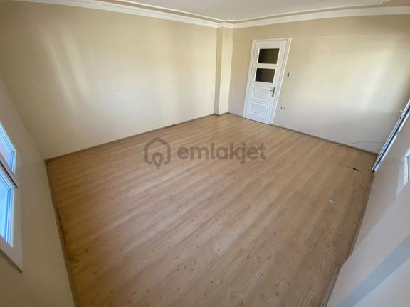Rota Emlak'tan Gümüldür Çarşı Merkezinde Geniş 2+1 Satılık Daire 2