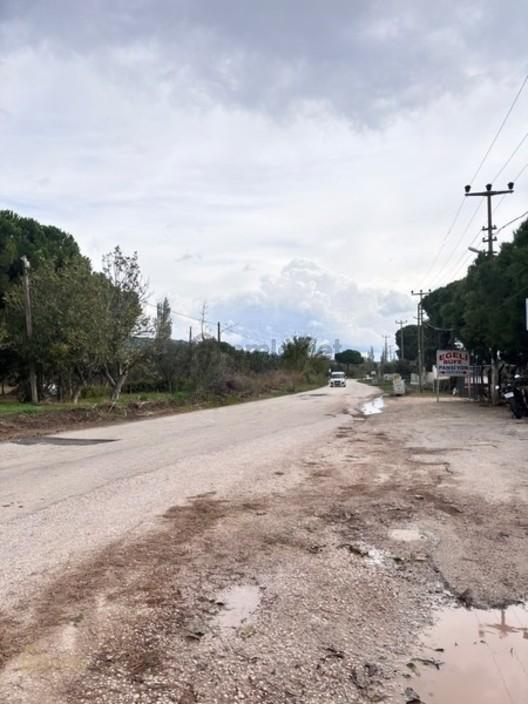 Pozitif'ten Kastri'de Yolun Altında Satılık 561 M2 İmarlı Arsa 2