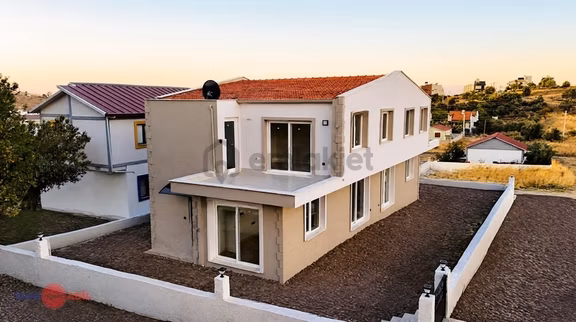 Çandarlıda Denize Yakın, 150 M² Bahçeli Yatay Mimari 4+1 Villa 2