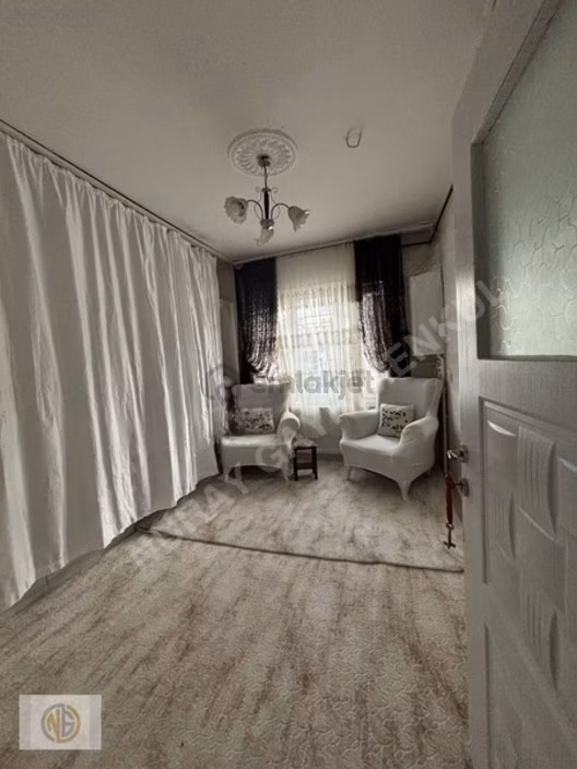 Çıksorutta Satılık 3 Katlı Müstakil Dükkan + 2 Daire + Teras 1
