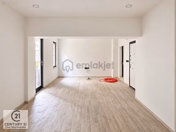 C21 Cius; Gemlik Merkezde Cadde Üzerinde Kiralık Ofisler 2