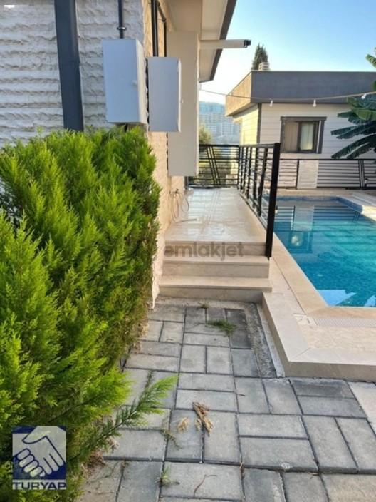 Kuşadası Kadınlar Denizli Mevkii 4+1 Doğalgazlı Kiralık Villa 2