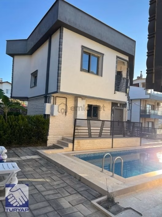 Kuşadası Kadınlar Denizli Mevkii 4+1 Doğalgazlı Kiralık Villa 1