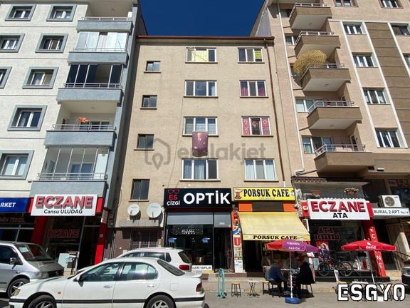 Esgyo'dan Kırmzıtoprak Mh Hava Hastanesi Karşısı Satılık 3+1 2