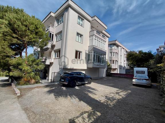 Beşevler 3 Katlı Apartmanda Satılık Bakımlı 3+1 Daire 1