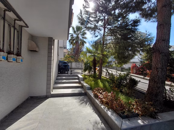 Beşevler 3 Katlı Apartmanda Satılık Bakımlı 3+1 Daire 2