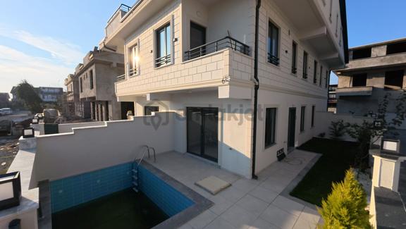Sakarya Kocaali De Havuzlu Ayrı Mutfak Müstakil 4+1 1